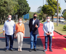 Nesta quarta-feira (05), o Secretário da Infraestrutura e Logística do Paraná, Sandro Alex, acompanhado do reitor da Universidade Estadual de Ponta Grossa, Miguel Sanches Neto, e da prefeita Elizabeth Schmidt, inaugurou o recapeamento asfáltico do campus de Uvaranas.Foto: Rodrigo Felix Leal/SEIL