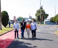 Nesta quarta-feira (05), o Secretário da Infraestrutura e Logística do Paraná, Sandro Alex, acompanhado do reitor da Universidade Estadual de Ponta Grossa, Miguel Sanches Neto, e da prefeita Elizabeth Schmidt, inaugurou o recapeamento asfáltico do campus de Uvaranas.Foto: Rodrigo Felix Leal/SEIL