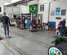 Equipe paranaense de esgrima em cadeira de rodas é referência nacional - Foto: ADFP.