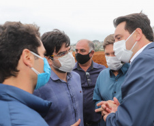 O governador Carlos Massa Ratinho Junior visita nesta quinta-feira (6) as obras da PRC-239, entre Pitanga e Mato Rico, no Centro do Estado. O Governo do Paraná está investindo quase R$ 90 milhões na implantação de 43 quilômetros de asfalto. 06/05/2021 - Foto: Geraldo Bubniak/AEN