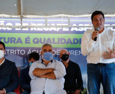 Um dos principais segmentos econômicos de Iretama, o turismo regional ganhou um importante impulso nesta quinta-feira (6). O governador Carlos Massa Ratinho Junior inaugurou a obra de recuperação asfáltica de um trecho de 3 quilômetros da PR-462, batizada recentemente de Estrada Municipal Bernardo Ribas Carli, em homenagem ao deputado estadual morto em um desastre aéreo em 2018.Foto: Jonathan Campos/AEN