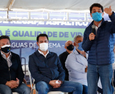 Um dos principais segmentos econômicos de Iretama, o turismo regional ganhou um importante impulso nesta quinta-feira (6). O governador Carlos Massa Ratinho Junior inaugurou a obra de recuperação asfáltica de um trecho de 3 quilômetros da PR-462, batizada recentemente de Estrada Municipal Bernardo Ribas Carli, em homenagem ao deputado estadual morto em um desastre aéreo em 2018.Foto: Jonathan Campos/AEN