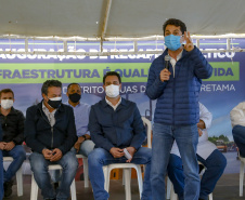 O governador Carlos Massa Ratinho Junior inaugura nesta quinta-feira (6) as obras de pavimentação asfáltica da Estrada Municipal do Distrito Águas de Jurema, em Iretama, no Centro do Estado. São 3 quilômetros entre a PR-462 e ponte dois do Rio Formoso. O investimento é de R$ 1,7 milhão
Foto Gilson Abreu/AEN