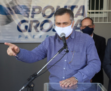 O Governo do Estado inaugurou uma nova Unidade Básica de Saúde (UBS) no município de Ponta Grossa nesta terça-feira (11). A obra possui um investimento de R$ 750 mil de repasse estadual. O secretário de Estado da Saúde, Beto Preto, esteve presente na inauguração e falou sobre a importância desta obra para a população.  -  Ponta Grossa, 11/05/2021  -  Foto: Ari Dias/AEN