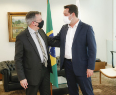 Cláudio Smirne Diniz foi o nome escolhido pelo governador Carlos Massa Ratinho Junior para o cargo de desembargador no Tribunal de Justiça do Estado do Paraná (TJPR). A vaga é referente à aposentadoria do desembargador Clayton Coutinho de Camargo. A nomeação foi assinada pelo governador na tarde desta terça-feira (11).

Foto:Jonathan Campos/AEN