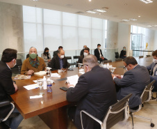 O Governo do Estado formalizou nesta quarta-feira (12), em ato no Palácio Iguaçu, o repasse de R$ 7.694.001,21 para a execução do projeto Pelo Direito à Vida III do Hospital Pequeno Príncipe, mantido por entidade filantrópica, de Curitiba.
O convênio foi assinado pelo governador Carlos Massa Ratinho Junior e pelo diretor corporativo do Complexo Pequeno Príncipe, José Álvaro da Silva Carneiro.  Foto: Jonathan Campos/AEN