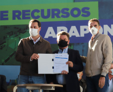 O governador Carlos Massa Ratinho Junior anuncia nesta quinta-feira (13) novos recursos para Arapongas, no Norte do Paraná. São investimentos para a Santa Casa, estradas rurais, pavimentação de ruas e avenidas, um parque urbano e moradias populares. 13/05/2021 - Foto: Geraldo Bubniak/AEN