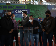 O Governo do Estado destinou R$ 3,1 milhões para ampliar o atendimento à saúde e melhorar a infraestrutura urbana de Cambé, na Região Norte. O anúncio foi feito pelo governador Carlos Massa Ratinho Junior nesta quinta-feira (13) em agenda na cidade.  -  Cambé, 13/05/2021  -  Foto: Ari Dias/AEN