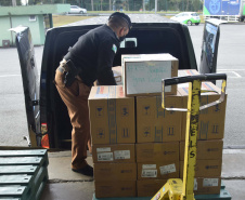 A Secretaria de Estado da Saúde (Sesa) iniciou nesta sexta-feira (14) a distribuição de mais 170.285 medicamentos elencados no chamado “kit de intubação” para pacientes internados com coronavírus. Ao todo 59 hospitais do Plano de Atendimento Covid-19 nas 22 Regionais de Saúde irão receber os medicamentos.Foto: Américo Antonio/SESA