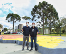 Uma cerimônia no jardim do Palácio Iguaçu, em Curitiba, realizada na manhã deste sábado (15), marcou a abertura oficial da 26ª edição da Marcha para Jesus. Ao lado de pastores de diferentes denominações religiosas da capital, o governador Carlos Massa Ratinho Junior e a primeira-dama Luciana Saito Massa acompanharam a solenidade, além de outras autoridades. O evento faz parte do Calendário Oficial do Estado. - Curitiba, 15/05/2021  -  Foto: José Fernando Ogura/AEN