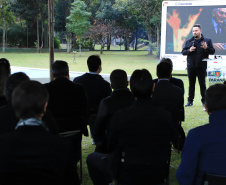 Uma cerimônia no jardim do Palácio Iguaçu, em Curitiba, realizada na manhã deste sábado (15), marcou a abertura oficial da 26ª edição da Marcha para Jesus. Ao lado de pastores de diferentes denominações religiosas da capital, o governador Carlos Massa Ratinho Junior e a primeira-dama Luciana Saito Massa acompanharam a solenidade, além de outras autoridades. O evento faz parte do Calendário Oficial do Estado. - Curitiba, 15/05/2021  -  Foto: José Fernando Ogura/AEN