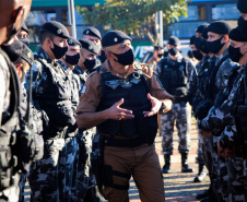 Equipes policiais do Batalhão de Operações Especiais (Bope), treinadas para dar suporte às unidades de área da PM nas ocorrências de maior periculosidade, estão na região de Cascavel nesta semana. A Operação Pronta Resposta IV foi lançada nesta terça-feira (18), no centro da cidade, com a participação do subcomandante-geral da PM, coronel Rui Noé Barroso Torres. - -  Cascavel, 18/05/2021  -  Foto: PMPR/SESP-PR