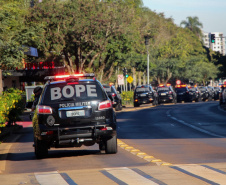 Equipes policiais do Batalhão de Operações Especiais (Bope), treinadas para dar suporte às unidades de área da PM nas ocorrências de maior periculosidade, estão na região de Cascavel nesta semana. A Operação Pronta Resposta IV foi lançada nesta terça-feira (18), no centro da cidade, com a participação do subcomandante-geral da PM, coronel Rui Noé Barroso Torres. - -  Cascavel, 18/05/2021  -  Foto: PMPR/SESP-PR