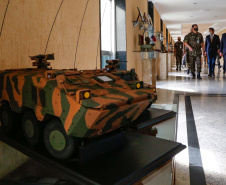 O governador Carlos Massa Ratinho Junior apresentou nesta quinta-feira (19) ao comandante-geral do Exército Brasileiro, general Paulo Sérgio Nogueira de Oliveira, o projeto de Ponta Grossa para sediar a Escola de Sargentos das Armas (ESA) da instituição. Foto: Jonathan Campos/AEN