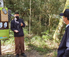 Ainda nesta quarta-feira, o secretário do Desenvolvimento Sustentável e do Turismo conheceu o modelo de administração adotado no Buraco do Padre, também em Ponta Grossa, que teve sua exploração comercial direta autorizada pelo ICMBio, no modelo de Parceria Público Privada (PPP). O atrativo integra o Parque Nacional dos Campos Gerais.  19/05/2021  -  Foto: SEDEST/IAT