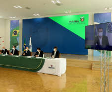 A nova concessão das rodovias que cortam o Paraná será baseada em torno da menor tarifa oferecida ao usuário, sem limite de desconto na disputa na Bolsa de Valores, arrumando a modelagem de acordo com o anseio da população. A alteração na proposta original foi anunciada pelo governador Carlos Massa Ratinho Junior durante entrevista coletiva nesta sexta-feira (21), no Palácio Iguaçu, em Curitiba, e é resultado das seguidas reuniões em Brasília (DF) do início desta semana. Foto: Ari Dias/AEN