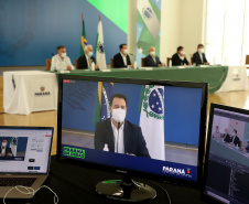 A nova concessão das rodovias que cortam o Paraná será baseada em torno da menor tarifa oferecida ao usuário, sem limite de desconto na disputa na Bolsa de Valores, arrumando a modelagem de acordo com o anseio da população. A alteração na proposta original foi anunciada pelo governador Carlos Massa Ratinho Junior durante entrevista coletiva nesta sexta-feira (21), no Palácio Iguaçu, em Curitiba, e é resultado das seguidas reuniões em Brasília (DF) do início desta semana. Foto: Ari Dias/AEN