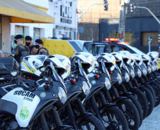 Operação da Ação Integrada de Fiscalização Urbana (Aifu) neste final de semana flagrou mais casos de desrespeito às medidas sanitárias. Aglomerações foram dispersadas em pontos públicos como a Praça do Gaúcho e o Parcão do Museu Oscar Niemeyer, sendo encontradas 969 pessoas não respeitando o distanciamento social e o uso de máscara.  -  Curitiba, 24/05/2021  -  Foto: SESP/PR