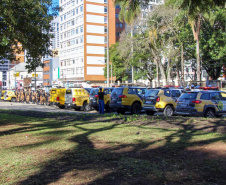 Operação da Ação Integrada de Fiscalização Urbana (Aifu) neste final de semana flagrou mais casos de desrespeito às medidas sanitárias. Aglomerações foram dispersadas em pontos públicos como a Praça do Gaúcho e o Parcão do Museu Oscar Niemeyer, sendo encontradas 969 pessoas não respeitando o distanciamento social e o uso de máscara.  -  Curitiba, 24/05/2021  -  Foto: SESP/PR