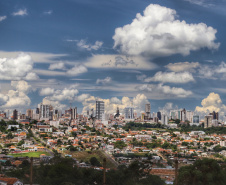 Começou nesta segunda-feira (24), em Londrina, o levantamento gravimétrico para a criação de uma rede absoluta de gravidade no Estado do Paraná. O trabalho será realizado pelo Professor Doutor, Denizar Blitzkow, especialista em ciências geodésicas, com o apoio técnico de servidores da Diretoria de Gestão Territorial, do Instituto Água e Terra (IAT), órgão vinculado a Secretaria de Estado do Desenvolvimento Sustentável e do Turismo.  -  Curitiba, 245/05/2021  -  Foto: José Fernando Ogura/AEN