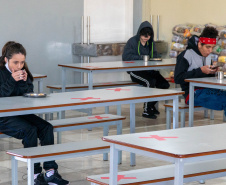 Mais escolas voltam às aulas presenciais no Paraná. Junto aos outros 200 colégios reabertos há 14 dias, a retomada permite que mais 40 mil estudantes, de 28 Núcleos Regionais de Educação (NREs), que englobam aproximadamente 150 municípios, voltem para a sala de aula  -  Curitiba, 24/05/2021  -  Foto: SEED