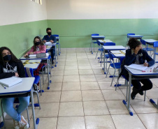 Mais escolas voltam às aulas presenciais no Paraná. Junto aos outros 200 colégios reabertos há 14 dias, a retomada permite que mais 40 mil estudantes, de 28 Núcleos Regionais de Educação (NREs), que englobam aproximadamente 150 municípios, voltem para a sala de aula  -  Curitiba, 24/05/2021  -  Foto: SEED
