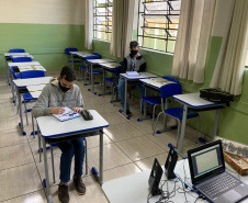 Mais escolas voltam às aulas presenciais no Paraná. Junto aos outros 200 colégios reabertos há 14 dias, a retomada permite que mais 40 mil estudantes, de 28 Núcleos Regionais de Educação (NREs), que englobam aproximadamente 150 municípios, voltem para a sala de aula  -  Curitiba, 24/05/2021  -  Foto: SEED