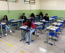 Mais escolas voltam às aulas presenciais no Paraná. Junto aos outros 200 colégios reabertos há 14 dias, a retomada permite que mais 40 mil estudantes, de 28 Núcleos Regionais de Educação (NREs), que englobam aproximadamente 150 municípios, voltem para a sala de aula  -  Curitiba, 24/05/2021  -  Foto: SEED