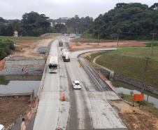 Transporte de vigas para obra na PR-092 afetará o trânsito entre Curitiba e Almirante Tamandaré. Foto::DER