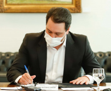 O Governo do Estado ampliou em 35% o valor que será destinado ao auxílio emergencial para microempreendedores individuais (MEIs), pequenas e microempresas de todo o Paraná afetados pela pandemia de Covid-19