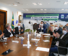 “Esse é o maior anúncio para o agronegócio paranaense nos últimos 50 anos”. Esse é o sentimento do governador Carlos Massa Ratinho Junior ao comemorar o novo status de área livre de febre aftosa sem vacinação, concedido pela Organização Mundial da Saúde Animal (OIE) nesta quinta-feira (27). Foto: Jonathan Campos/AEN