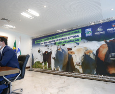 “Esse é o maior anúncio para o agronegócio paranaense nos últimos 50 anos”. Esse é o sentimento do governador Carlos Massa Ratinho Junior ao comemorar o novo status de área livre de febre aftosa sem vacinação, concedido pela Organização Mundial da Saúde Animal (OIE) nesta quinta-feira (27). Foto: Jonathan Campos/AEN