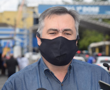 O Paraná começou a vacinar trabalhadores portuários e aeroportuários contra a Covid-19 nesta sexta-feira (28). As doses da vacina AstraZeneca/Fiocruz destinadas a estes grupos foram enviadas pelo Ministério da Saúde nesta semana. - Paranaguá, 28/05/2021  -  Foto: Américo Antonio/SESA