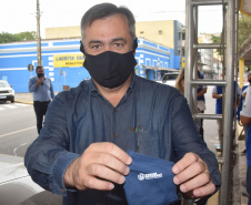 O Paraná começou a vacinar trabalhadores portuários e aeroportuários contra a Covid-19 nesta sexta-feira (28). As doses da vacina AstraZeneca/Fiocruz destinadas a estes grupos foram enviadas pelo Ministério da Saúde nesta semana. -  Paranaguá, 28/05/2021  -  Foto: Américo Antonio/SESA