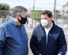 O Paraná começou a vacinar trabalhadores portuários e aeroportuários contra a Covid-19 nesta sexta-feira (28). As doses da vacina AstraZeneca/Fiocruz destinadas a estes grupos foram enviadas pelo Ministério da Saúde nesta semana.  Foto:Rodrigo Felix Leal/SEIL