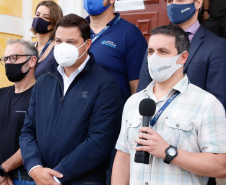 O Paraná começou a vacinar trabalhadores portuários e aeroportuários contra a Covid-19 nesta sexta-feira (28). As doses da vacina AstraZeneca/Fiocruz destinadas a estes grupos foram enviadas pelo Ministério da Saúde nesta semana.  Foto:Rodrigo Felix Leal/SEIL