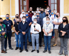 O Paraná começou a vacinar trabalhadores portuários e aeroportuários contra a Covid-19 nesta sexta-feira (28). As doses da vacina AstraZeneca/Fiocruz destinadas a estes grupos foram enviadas pelo Ministério da Saúde nesta semana.  Foto:Rodrigo Felix Leal/SEIL