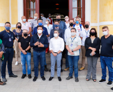 O Paraná começou a vacinar trabalhadores portuários e aeroportuários contra a Covid-19 nesta sexta-feira (28). As doses da vacina AstraZeneca/Fiocruz destinadas a estes grupos foram enviadas pelo Ministério da Saúde nesta semana.  Foto:Rodrigo Felix Leal/SEIL
