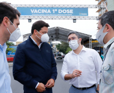 O Paraná começou a vacinar trabalhadores portuários e aeroportuários contra a Covid-19 nesta sexta-feira (28). As doses da vacina AstraZeneca/Fiocruz destinadas a estes grupos foram enviadas pelo Ministério da Saúde nesta semana.  Foto:Rodrigo Felix Leal/SEIL