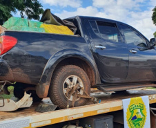 Um adolescente, de 17anos, foi apreendido após fugir de uma abordagem policial em uma caminhonetecom 1,2 tonelada de maconha na manhã deste domingo (30/05), em Cianorte (PR),no Noroeste do estado. Os policiais militares da 5ª Companhia Independente dePolícia Militar (5ª CIPM) seguiram o suspeito até ele colidir o veículo numachácara e tentar escapar a pé, mas ele acabou detido e a droga, apreendida. -  Cianorte, 30/05/2021  -  Foto: PMPR/SESP-PR