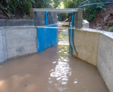 Monitoramento hidrossedimentológicos em microbacias hidrográficas ? Foto: Professora  Graziela  Moraes de Cesare Barbosa.