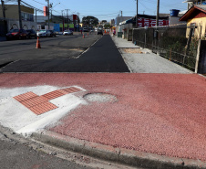 Pinhais tem rua revitalizada e constrói novas calçadas com apoio do Estado. Foto: Ari Dias/AEN