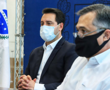 A Klabin, maior produtora e exportadora de papéis do País, doará ao Paraná mais de 95 mil medicamentos que compõem o kit intubação, utilizado para atendimento a pacientes com quadros graves de Covid-19. A doação foi anunciada nesta quarta-feira (2) em uma videoconferência realizada por diretores da empresa com o governador Carlos Massa Ratinho Junior. Foto: Jonathan Campos/AEN
