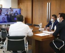 A Klabin, maior produtora e exportadora de papéis do País, doará ao Paraná mais de 95 mil medicamentos que compõem o kit intubação, utilizado para atendimento a pacientes com quadros graves de Covid-19. A doação foi anunciada nesta quarta-feira (2) em uma videoconferência realizada por diretores da empresa com o governador Carlos Massa Ratinho Junior. Foto: Jonathan Campos/AEN