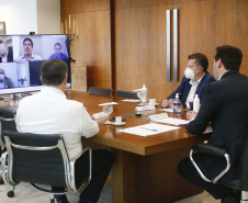 A Klabin, maior produtora e exportadora de papéis do País, doará ao Paraná mais de 95 mil medicamentos que compõem o kit intubação, utilizado para atendimento a pacientes com quadros graves de Covid-19. A doação foi anunciada nesta quarta-feira (2) em uma videoconferência realizada por diretores da empresa com o governador Carlos Massa Ratinho Junior. Foto: Jonathan Campos/AEN