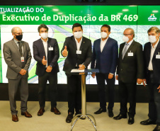 O secretário da Infraestrutura e Logística do Paraná, Sandro Alex, recebeu nesta quarta-feira (02) no Centro Executivo da Itaipu Binacional em Foz do Iguaçu, o projeto executivo para a duplicação da BR-469.  -  Foz do Iguaçu, 03/06/2021  -  Foto: Rodrigo Félix Leal/INFRAESTRUTURA