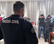 Com fiscalizações mais intensas, promovidas pelas polícias Militar e Civil, 20 pontos comerciais foram interditados e 714 pessoas encaminhadas por infringir medidas sanitárias de prevenção ao coronavírus no Paraná no feriado de Corpus Christi. O balanço da Secretaria da Segurança Pública registra dados de quinta-feira (03) a domingo (06).    -  Curitiba, 07/06/2021  -  Foto: SESP/PR