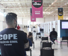 As forças policiais da Secretaria de Estado da Segurança Pública (Sesp) continuam sendo vacinadas contra a Covid 19 nas cidades sedes de regionais de saúde do estado. A distribuição das doses segue os critérios e cronograma estabelecidos pela Secretaria de Estado da Saúde (Sesa), a partir dos lotes recebidos do Ministério da Saúde e a aplicação é feita pelas equipes municipais de Saúde.  -  Curitiba, 08/06/2021  -  Foto: SESP/PR