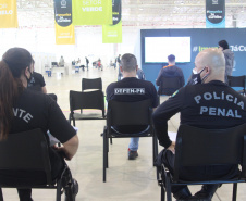 As forças policiais da Secretaria de Estado da Segurança Pública (Sesp) continuam sendo vacinadas contra a Covid 19 nas cidades sedes de regionais de saúde do estado. A distribuição das doses segue os critérios e cronograma estabelecidos pela Secretaria de Estado da Saúde (Sesa), a partir dos lotes recebidos do Ministério da Saúde e a aplicação é feita pelas equipes municipais de Saúde.  -  Curitiba, 08/06/2021  -  Foto: SESP/PR