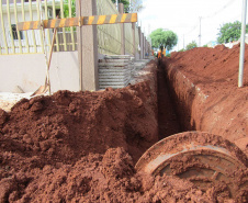 As obras de implantação do sistema de coleta e tratamento do esgoto de Santa Tereza do Oeste começam a mudar o cenário da cidade. - Foto: Sanepar